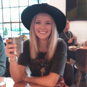 Meet your Posher, Ashley rose